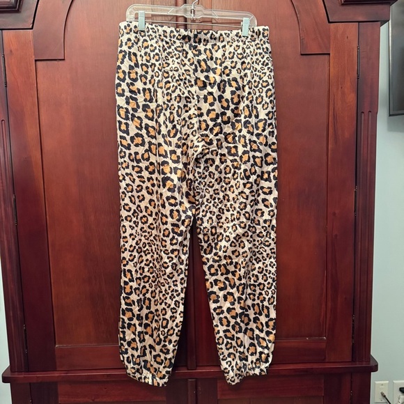 Victoria Secret Leopard Print Lounge Pants/Joggers with pockets Size Large - Picture 3 of 7